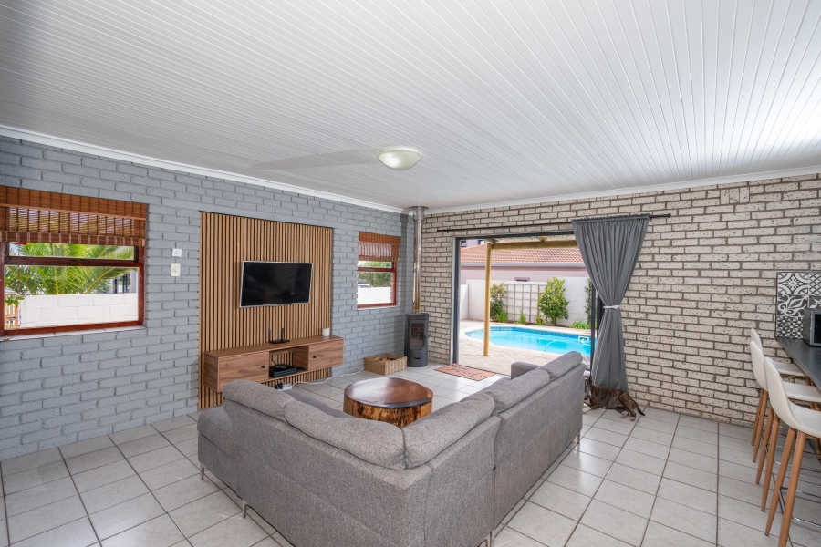 4 Bedroom Property for Sale in Myburgh Park Western Cape